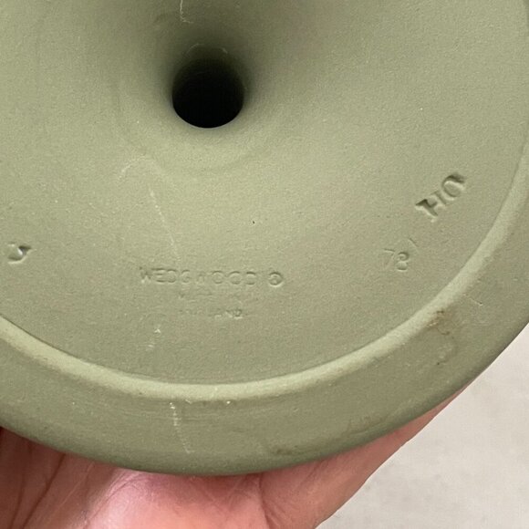 Wedgwood Green Jasperware White Cameo Set of Two 5" Reading Candlesticks c.1978 - Picture 11 of 11